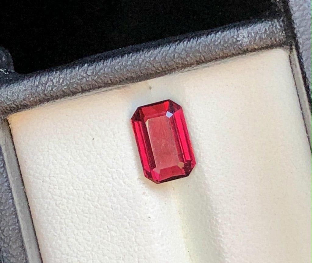 2.55 CRTS AAA QUALITY RHODOLITE GARNET - 9X6X5 mm: 2.55 CRTS AAA QUALITY RHODOLITE GARNET - 9X6X5 mm Shipping: