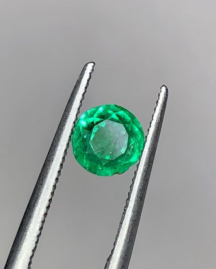 0.40 Carats Natural Emerald Gemstone 5X5X4 mm: 0.40 Carats Natural Emerald Gemstone 5X5X4 mm Shipping: