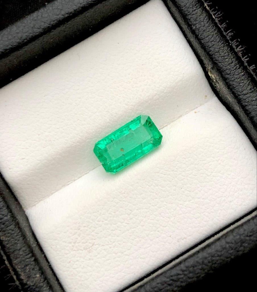 1.30 Carats Natural Emerald Minor Oil - 9X5X4 mm: 1.30 Carats Natural Emerald Minor Oil - 9X5X4 mmShipping Rate: $15.00 .shipping rates are determined by Parcel weight and destination.Combined shipping: We offer combine shipping on multiple items pur
