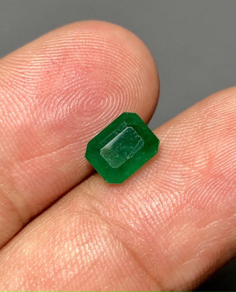 Vivid Green Natural Emerald - 1.50 Carats - 7X6X4 mm (1 of 3)