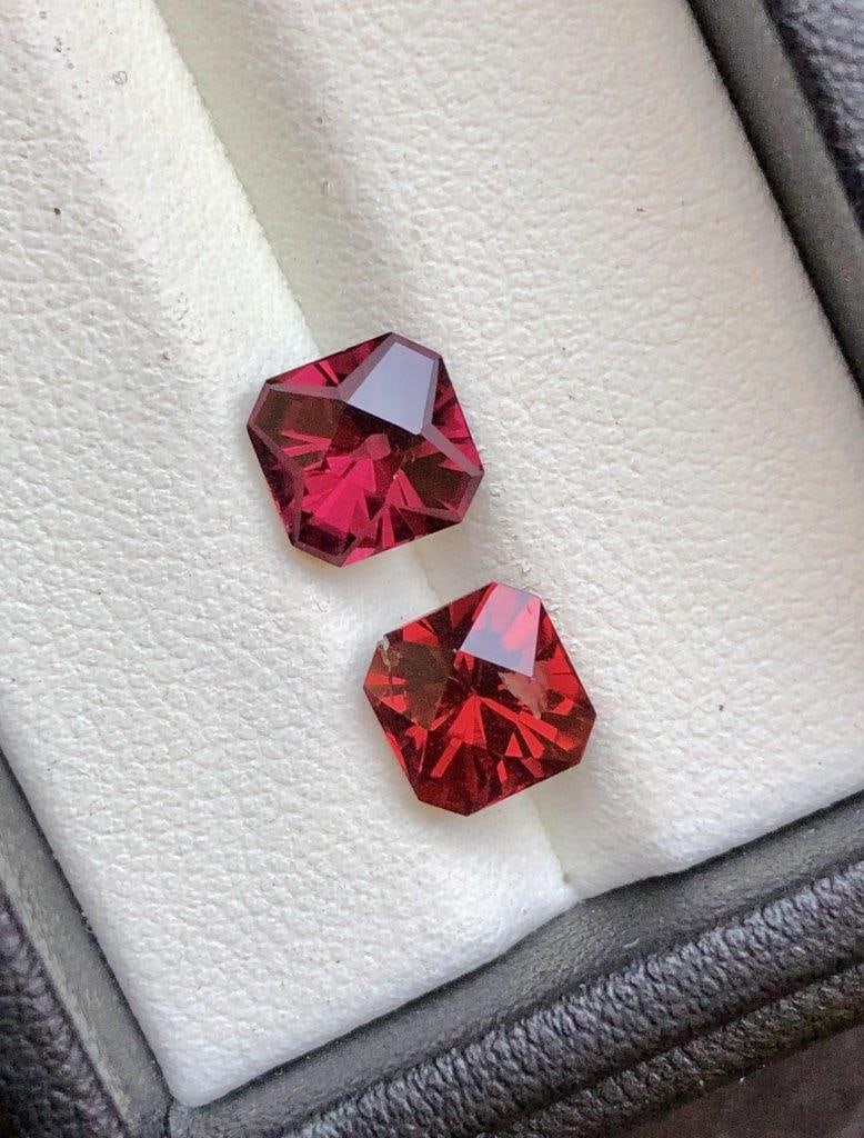 4.40 Carats Paired Rhodolite Garnet Gemstones for Earrings - 7X7X5 mm: 4.40 Carats Paired Rhodolite Garnet Gemstones for Earrings - 7X7X5 mm Shipping: