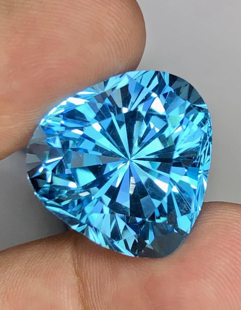38.90 Carats Trillion Cut SWISS BLUE TOPAZ - 20X21X15 mm: 38.90 Carats Trillion Cut SWISS BLUE TOPAZ - 20X21X15 mm Shipping Rate: $15.00 .shipping rates are determined by Parcel weight and destination.Combined shipping: We offer combine shipping on multiple 