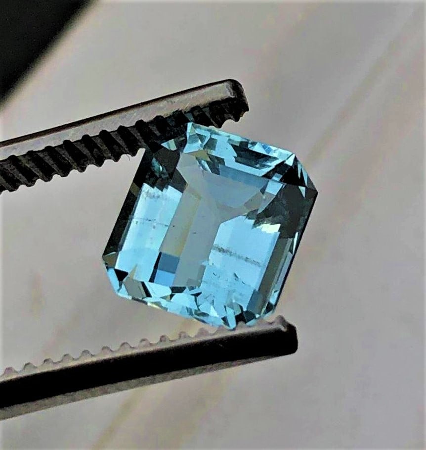 2.75 crts Stunning Santa Maria Emerald Cut Aquamarine: 2.75 crts Stunning Santa Maria Emerald Cut Aquamarine - 9X8X6 mmShipping Rate: $15.00 .shipping rates are determined by Parcel weight and destination.Combined shipping: We offer combine shipping on mu