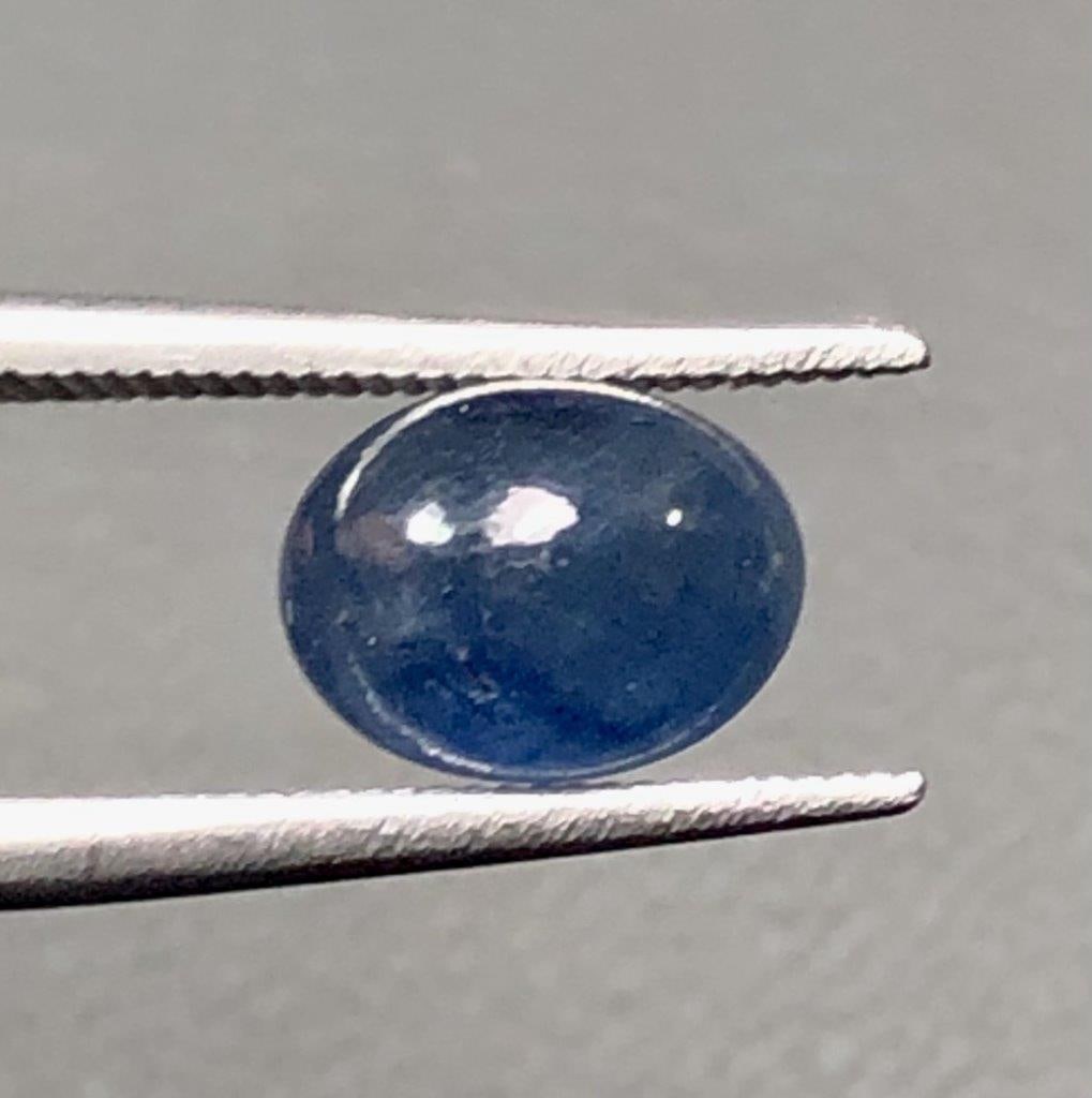 3,60 Carats Royal Blue Natural Sapphire Cab - 10X7X5 mm (1 of 3)