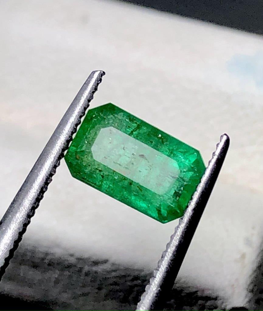 Vivid Green Natural Emerald - 7X5X4 mm: Vivid Green Natural Emerald - 7X5X4 mm Shipping: