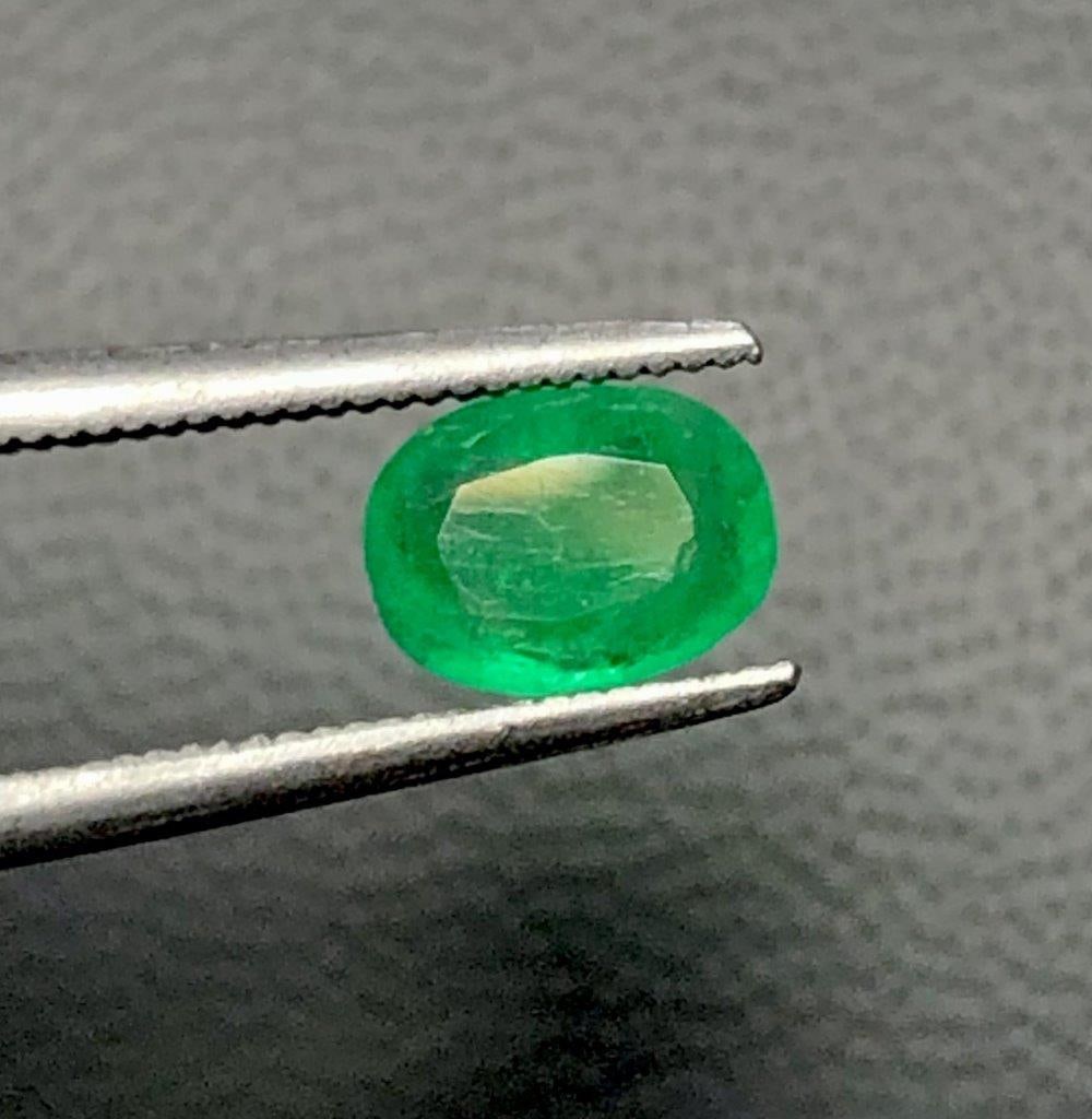 0.45 Carats Natural Emerald Gemstone - 6X5X2 mm (1 of 4)