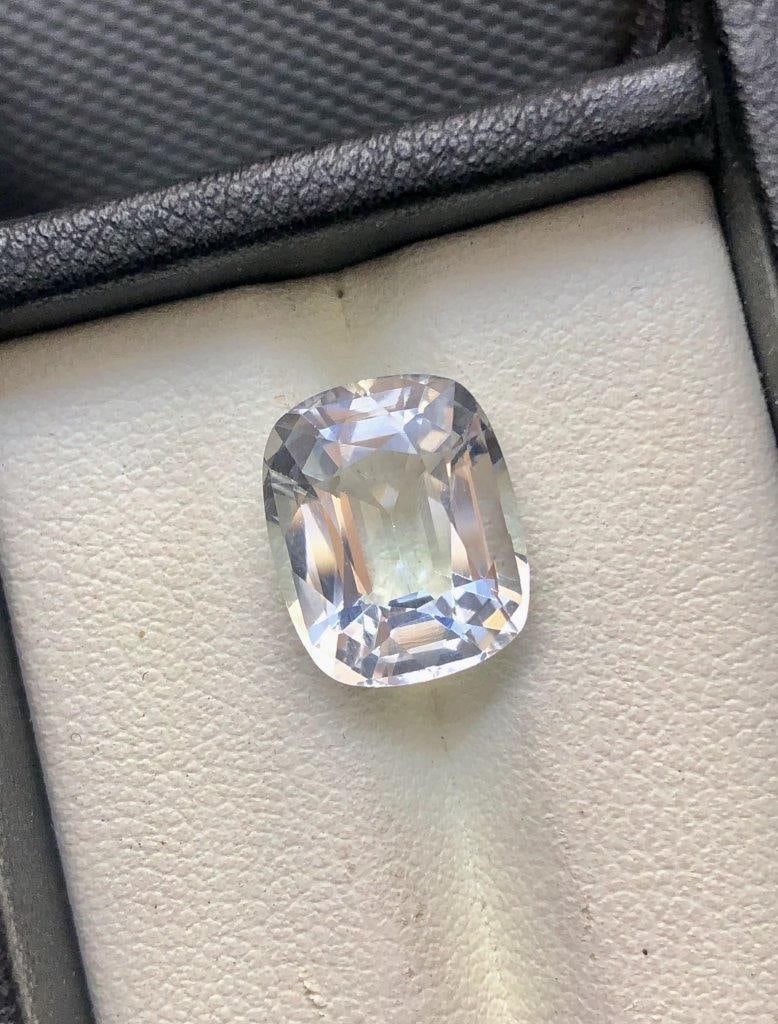 5.25 Carats Natural Aquamarine Gemstone - 12.5X10X7 mm (1 of 4)