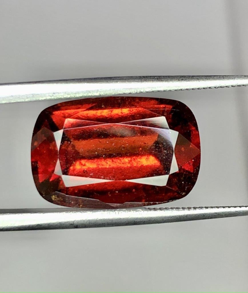 5.50 Carats Natural Hessonite Garnet Gemstone - 14X9X6 mm: 5.50 Carats Natural Hessonite Garnet Gemstone - 14X9X6 mm Choose design of your own and we will make it for youWe accept custom order in Sterling Silver, Gold and Platinum in WholeSale PriceColored Ge