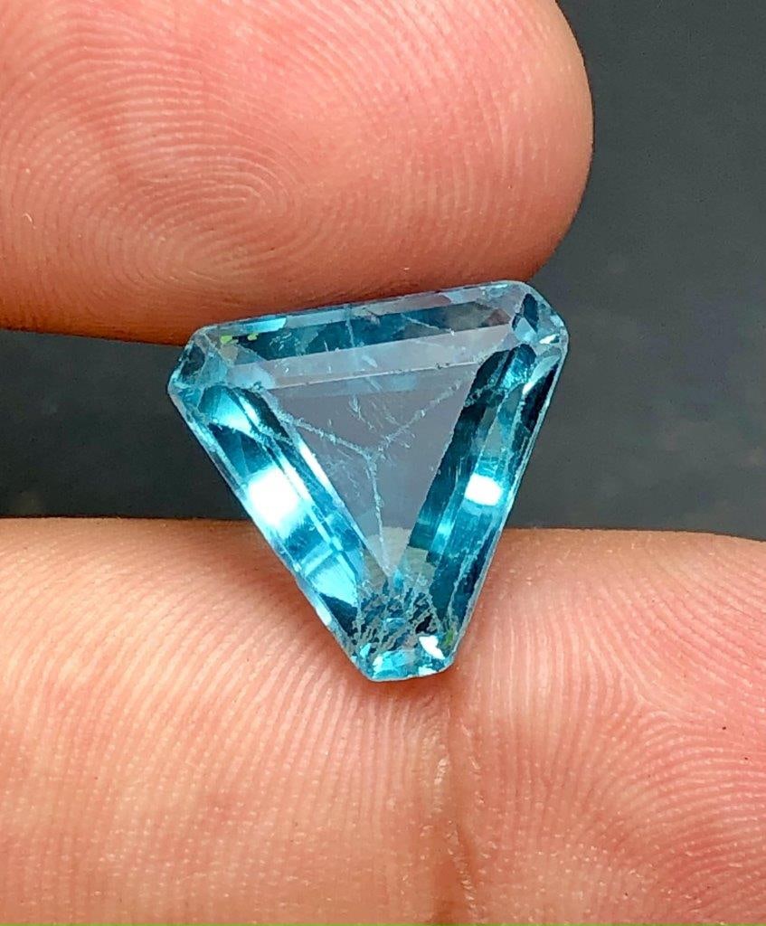 AAA Quality Natural GREEN Fluorite Gemstone 7.90 CARATS - 13X13X8 mm (1 of 3)