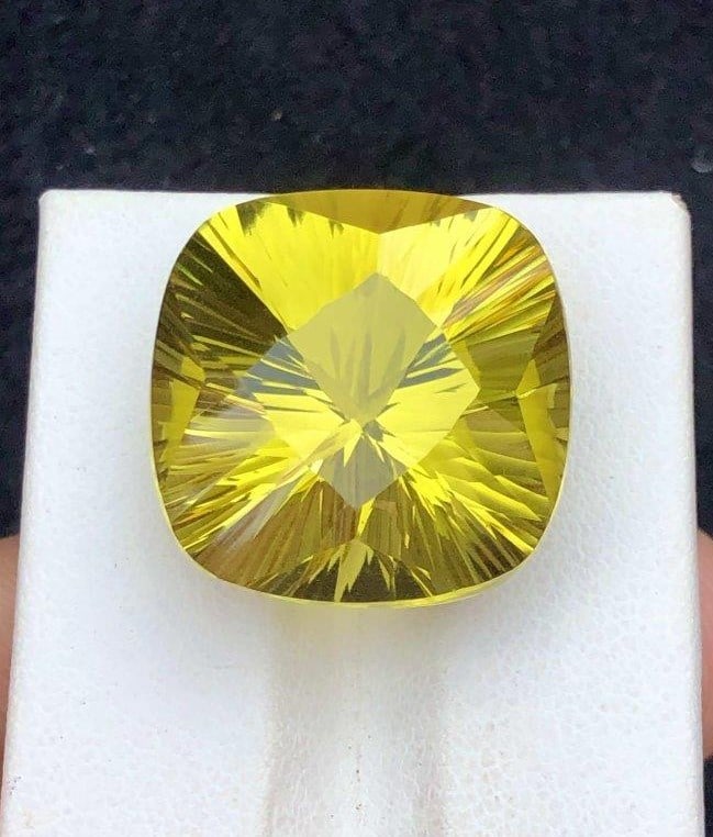 33.65 carats top QUALITY NATURAL LEMON QUARTZ 21X21X15mm: 33.65 carats top QUALITY NATURAL LEMON QUARTZ 21X21X15mm Shipping: