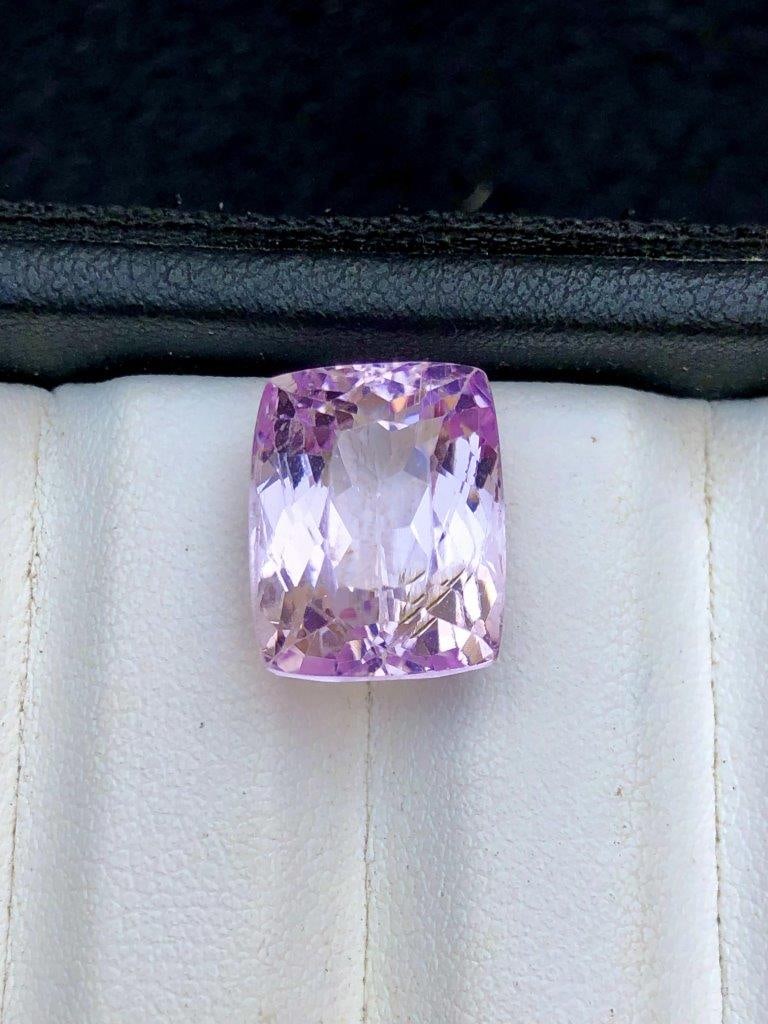 12.40 carats Pink Kunzite Gem for Jewelry 15X11X9 mm: 12.40 carats Pink Kunzite Gem for Jewelry 15X11X9 mm Shipping:
