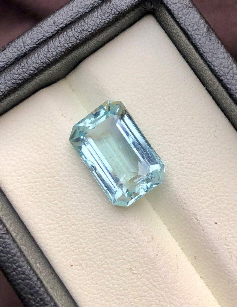3.60 Carats Aquamarine Gemstone - 11X8X6 mm: 3.60 Carats Aquamarine Gemstone - 11X8X6 mm Shipping: