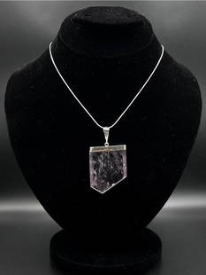 KUNZITE PENDANT NECKLACE: KUNZITE PENDANT NECKLACE Shipping: