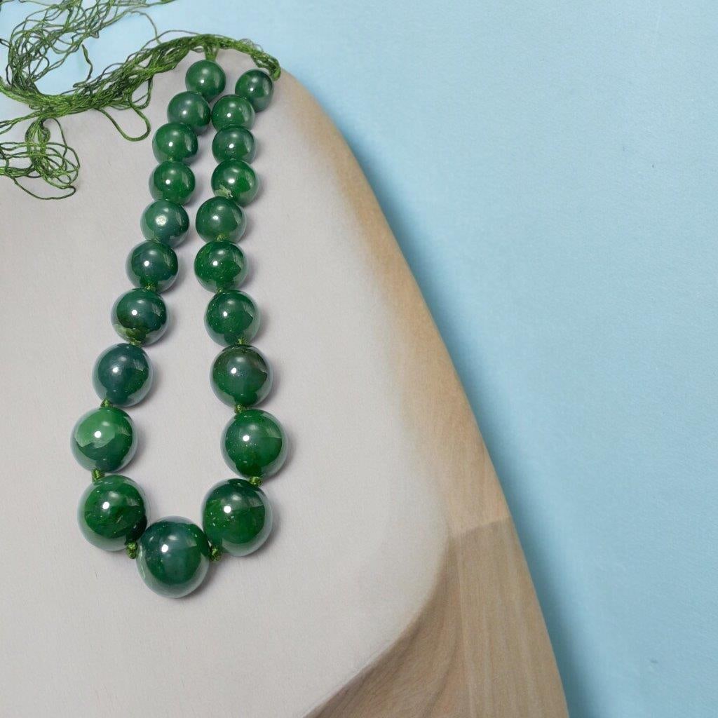 Vivid Green Nephrite Jade Necklace: Vivid Green Nephrite Jade NecklaceShipping Rate: $23.00 .shipping rates are determined by Parcel weight and destination.Combined shipping: We offer combine shipping on multiple items purchased to redu