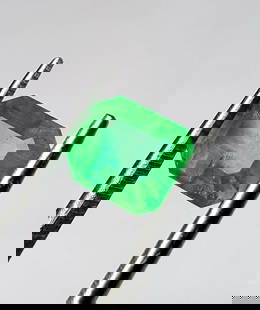 Best Quality Natural Emerald Natural Luster - 2.80 Carats: Best Quality Natural Emerald Natural Luster - 2.80 CaratsShipping Rate: $15.00 .shipping rates are determined by Parcel weight and destination.Combined shipping: We offer combine shipping on multiple