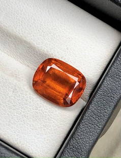 5.30 Carats Natural Hessonite Garnet Gemstone - 11X9X7 mm: 5.30 Carats Natural Hessonite Garnet Gemstone - 11X9X7 mmShipping Rate: $15.00 .shipping rates are determined by Parcel weight and destination.Combined shipping: We offer combine shipping on multiple
