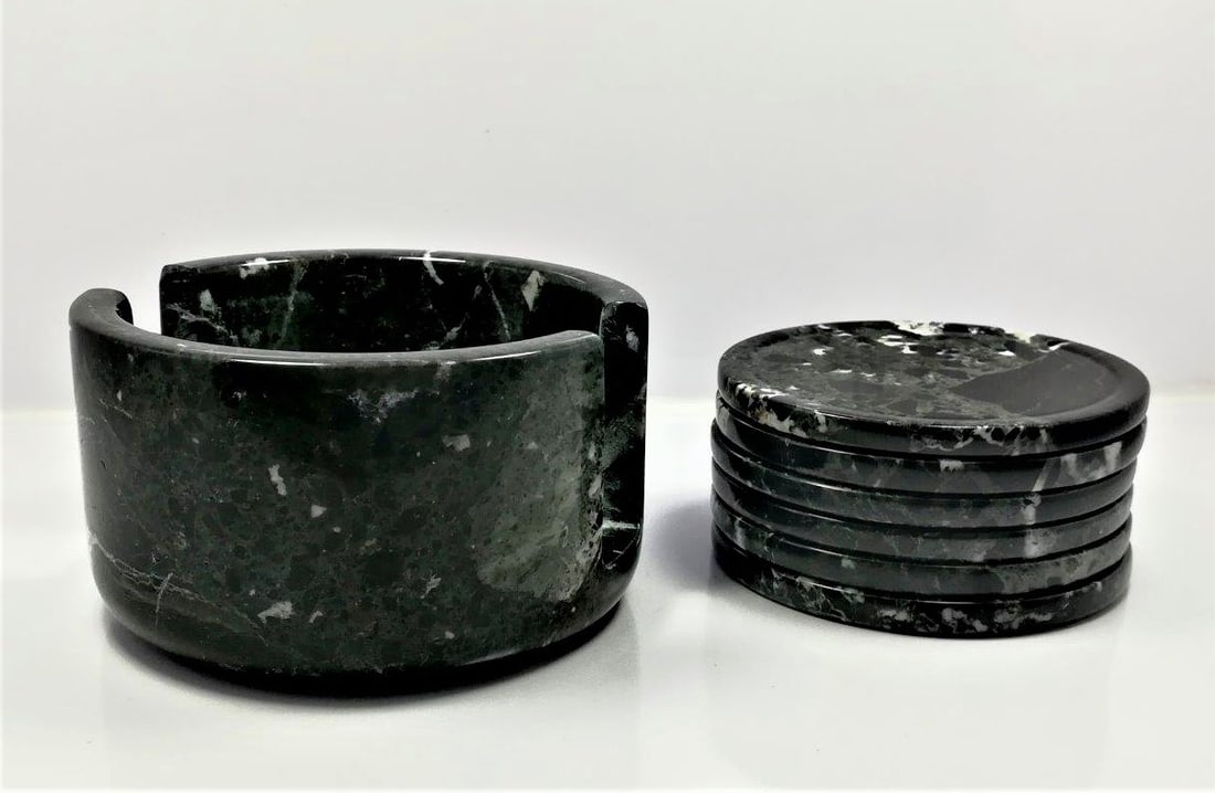 Black Jade Tea Cup covers full set with stand - 985.0 Grams: Black Jade Tea Cup covers full set with stand - 112.5X99X56.5 mm - 985.0 GramsShipping Rate: $75.00 .shipping rates are determined by Parcel weight and destination.Combined shipping: We offer combine
