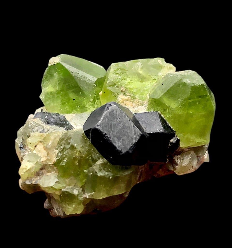 Peridot crystal combined hematite Mineral Specimen - 14.31 Grams - 32X30X15 mm (1 of 5)