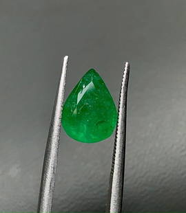 Pear Shape Vivid Green Natural Emerald - 1.80 Carats - 10X8X5 mm: Pear Shape Vivid Green Natural Emerald - 1.80 Carats - 10X8X5 mm Shipping Rate: $15.00 .shipping rates are determined by Parcel weight and destination.Combined shipping: We offer combine shipping on m