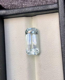 5.30 Carats Emerald Cut Natural Aquamarine Gemstone - 15X8X7 mm: 5.30 Carats Emerald Cut Natural Aquamarine Gemstone - 15X8X7 mm Shipping Rate: $15.00 .shipping rates are determined by Parcel weight and destination.Combined shipping: We offer combine shipping on mu