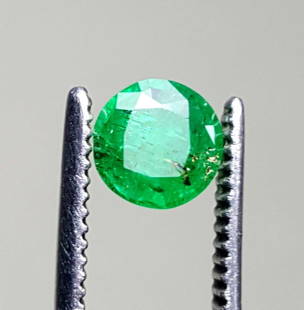 Round Cut Vivid Green Emerald - 1.20 Carats: Round Cut Vivid Green Emerald - 1.20 Carats - 7X4 mmShipping Rate: $15.00 .shipping rates are determined by Parcel weight and destination.Combined shipping: We offer combine shipping on multiple items