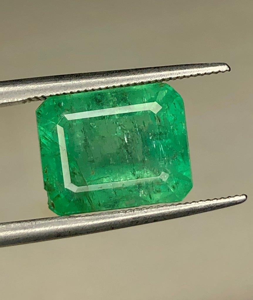 5.40 Carats Natural Emerald Gemstone Minor Oil (1 of 5)