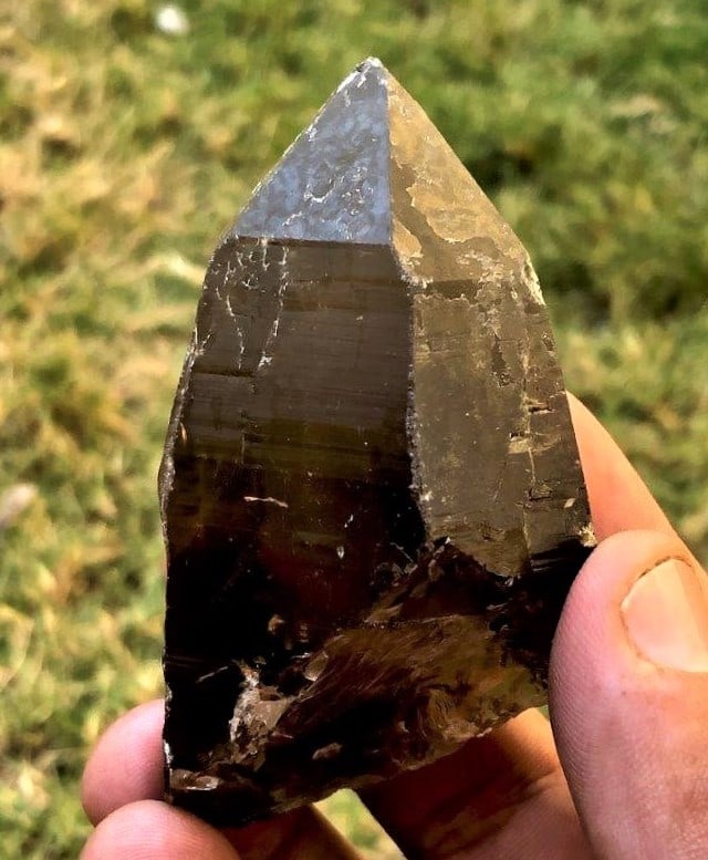 Smoky Quartz Natural - 112 Grams: Smoky Quartz Natural - 112 Grams - 76X48X30 mmShipping Rate: $23.00 .shipping rates are determined by Parcel weight and destination.Combined shipping: We offer combine shipping on multiple items purch