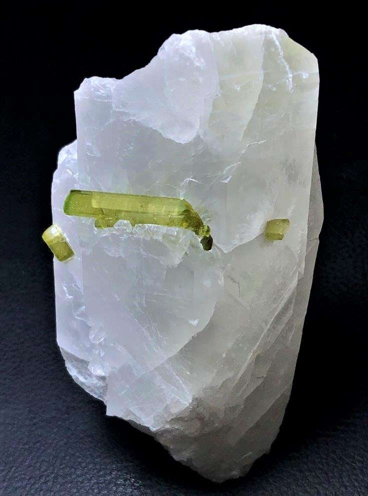 312 Grams Terminated Tourmaline With Milky Quartz: 312 Grams Terminated Tourmaline With Milky Quartz - 104X59X53 mmShipping Rate: $45.00 .shipping rates are determined by Parcel weight and destination.Combined shipping: We offer combine shipping on mu
