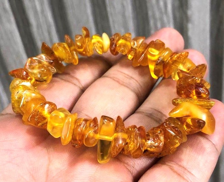 Natural Amber Healing Bracelet: Natural Amber Healing Bracelet Shipping: