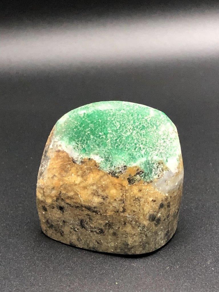 50 Grams Natural Emerald Freefoam - 38X37X22 mm: 50 Grams Natural Emerald Freefoam - 38X37X22 mm Shipping Rate: FREE SHIPPING .shipping rates are determined by Parcel weight and destination.Combined shipping: We offer combine shipping on multiple it