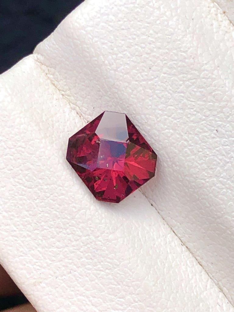 1.5 Carats Natural Rhodolite Garnet: 1.5 Carats Natural Rhodolite Garnet Shipping: