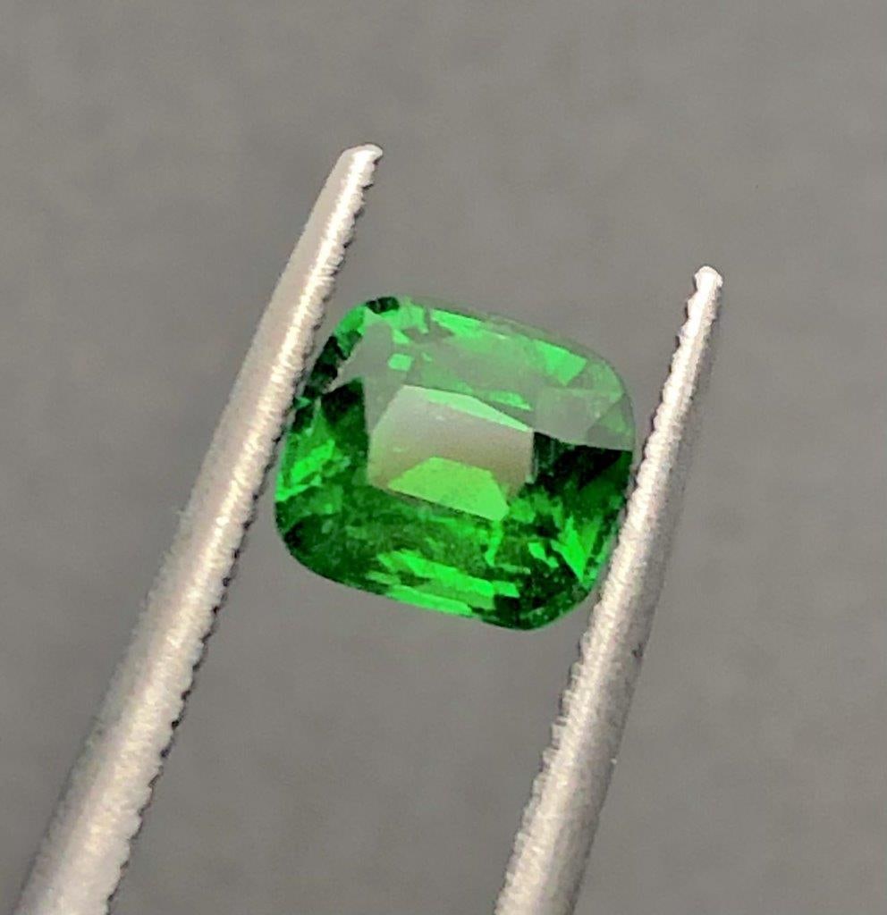 1.10 Carats Natural Tsavorite Garnet Gemstone - 6X5X4 mm: 1.10 Carats Natural Tsavorite Garnet Gemstone - 6X5X4 mm Choose design of your own and we will make it for youWe accept custom order in Sterling Silver, Gold and Platinum in WholeSale PriceColored Gem