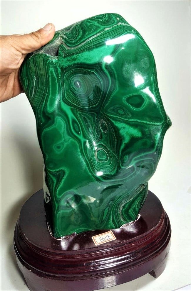 AAA Quality Malachite Standing Tumble - 7.6 KG: AAA Quality Malachite Standing Tumble - 7.6 KGShipping Rate: $120.00 .shipping rates are determined by Parcel weight and destination.Combined shipping: We offer combine shipping on multiple items purc