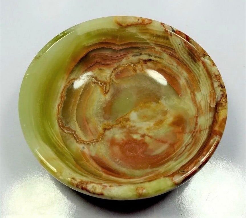 Green & Brown Onyx Trinket Dish Bowl - 95.1 Grams: Green & Brown Onyx Trinket Dish Bowl - 77X77.5X20.5 mm - 95.1 GramsShipping Rate: $23.00 .shipping rates are determined by Parcel weight and destination.Combined shipping: We offer combine shipping on