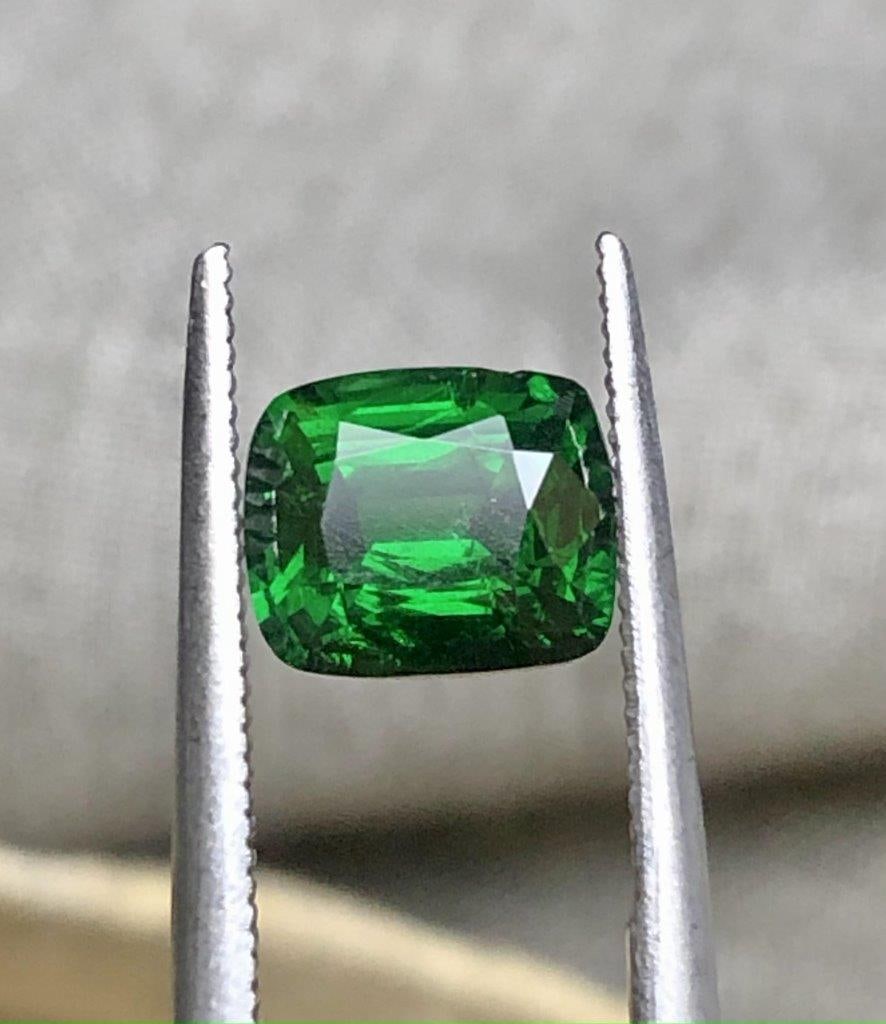 1 Carats Tsavorite Garnet - 6X5X4 mm (1 of 3)