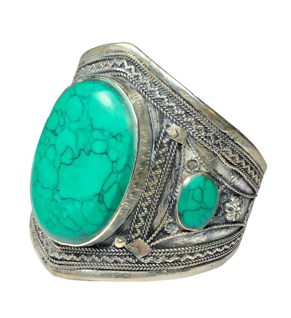 Chinese Turquoise Charm Bracelet - Beautiful Brass Fashion Jewelry: Chinese Turquoise Charm Bracelet - Beautiful Brass Fashion JewelryShipping Rate: $25.00 .shipping rates are determined by Parcel weight and destination.Combined shipping: We offer combine shipping on