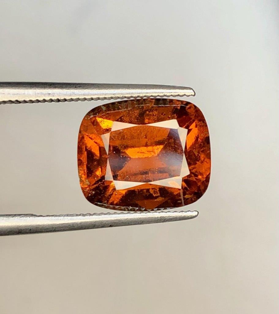 5.85 Carats Top Quality Natural Hessonite Garnet Gemstone - 11X9.5X6.5 mm (1 of 6)