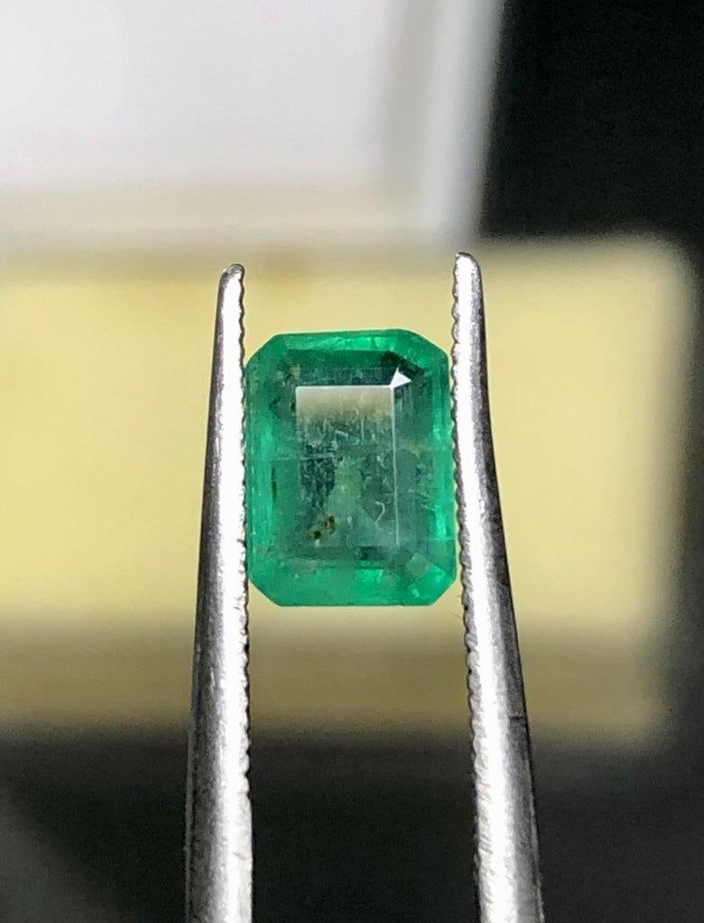 1.05 Carats Natural Emerald Gemstone - 7X5X3 mm (1 of 6)