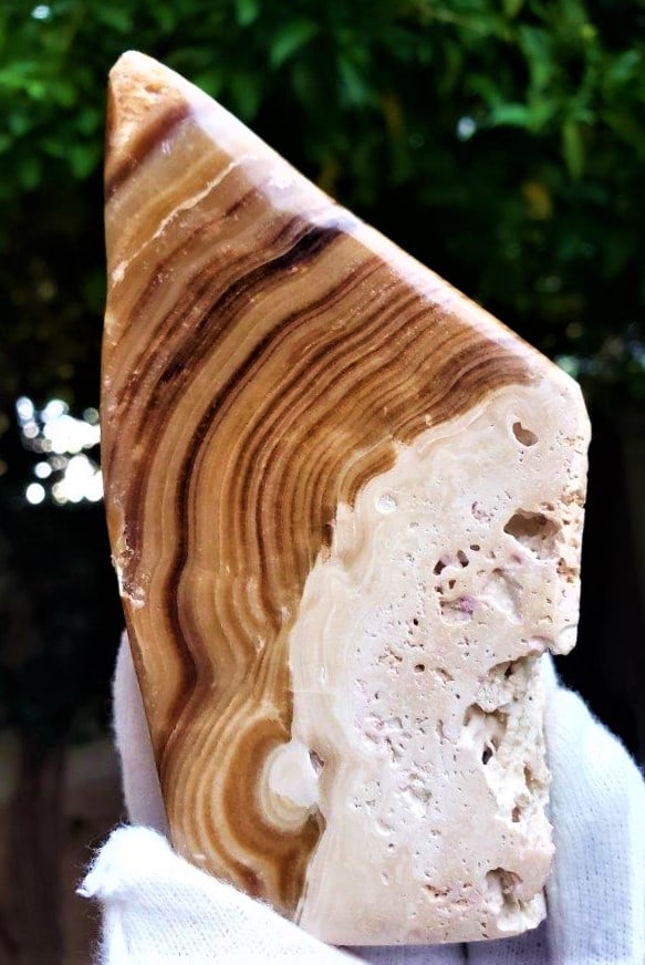 Naturally Itched Choclate Jasper -298 Grams: Naturally Itched Choclate Jasper -298 Grams - 125X62X35 mmShipping Rate: $36.00 .shipping rates are determined by Parcel weight and destination.Combined shipping: We offer combine shipping on multiple