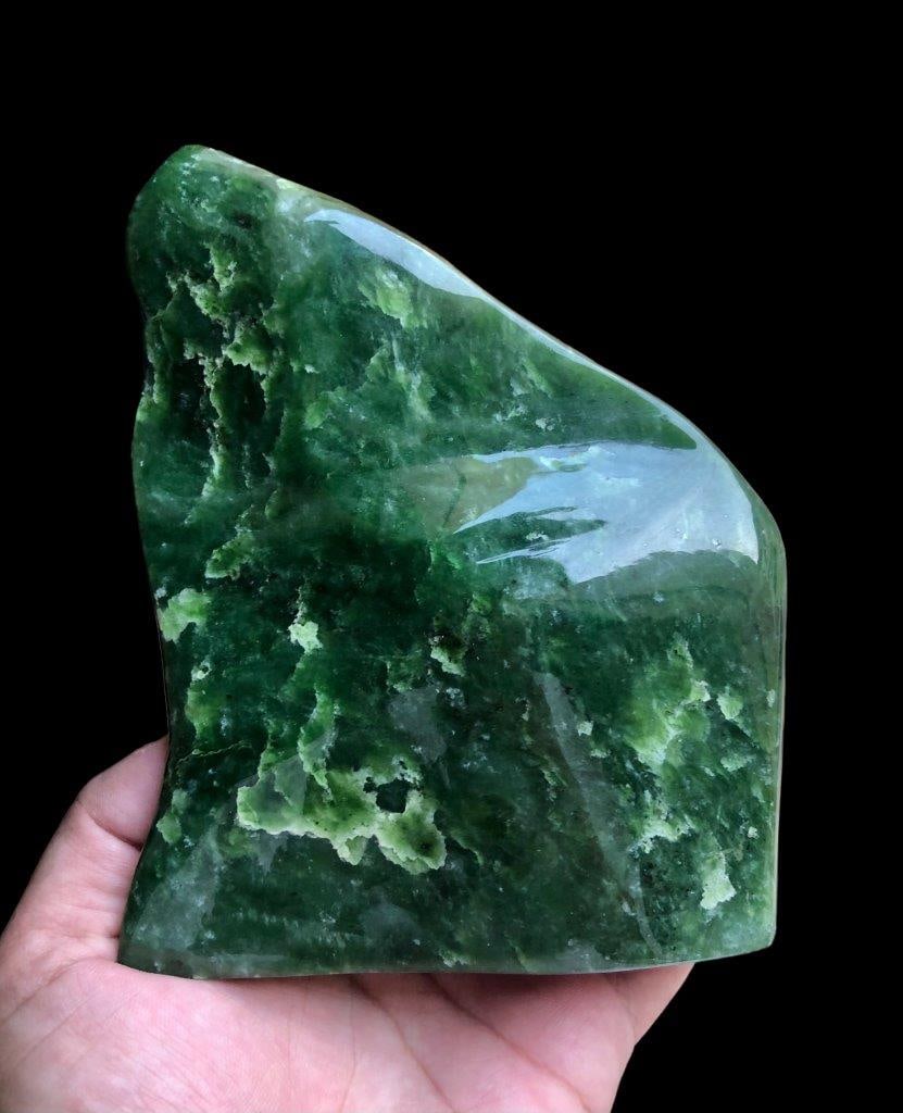 900 Grams Emerald Nephrite Jade Tumble - 14X11X11 cm (1 of 5)