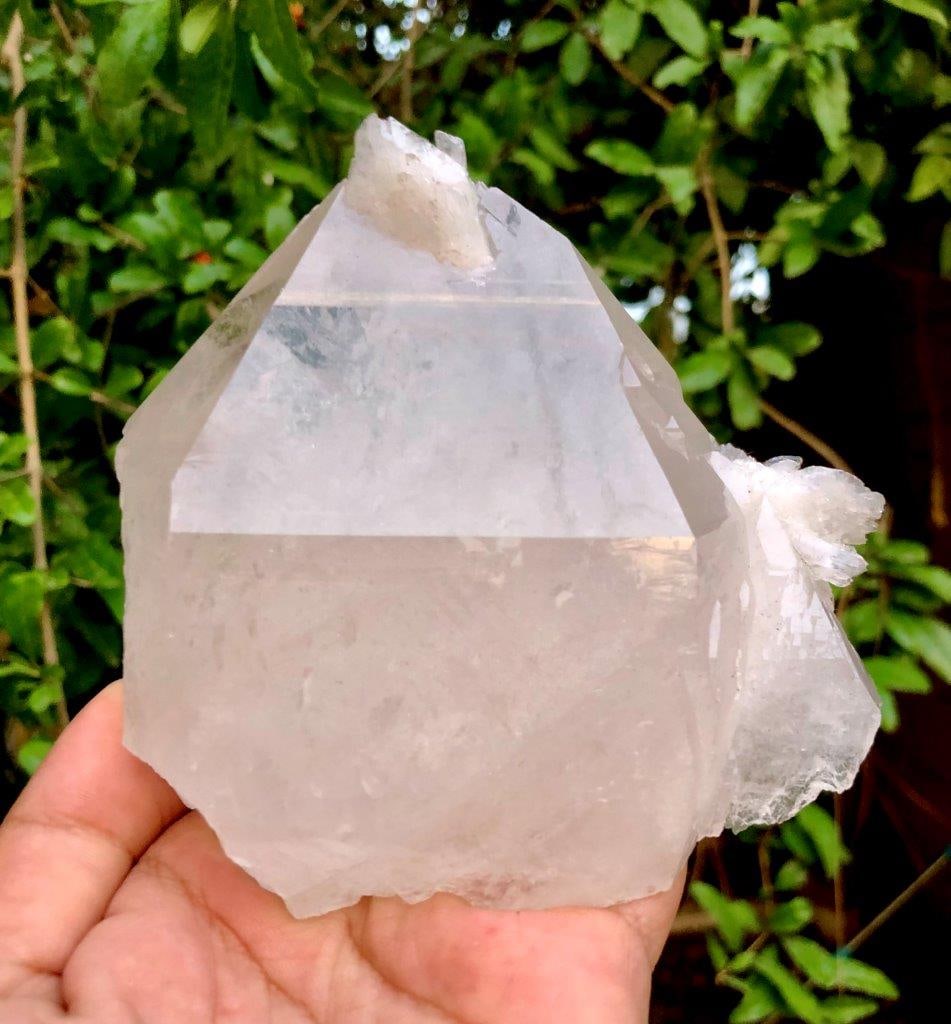 750 Grams Very Fine Quality Quartz Crystal - 104X110X66 mm (1 of 5)