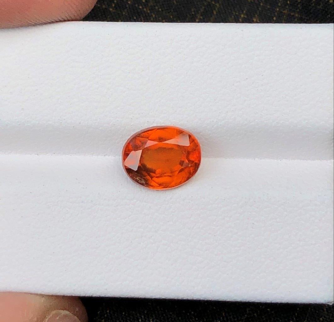 2.95 crts Hessonite Garnet: 31.95 Carats Beautiful Fire Labradorite - 33X17X7 mm Shipping: