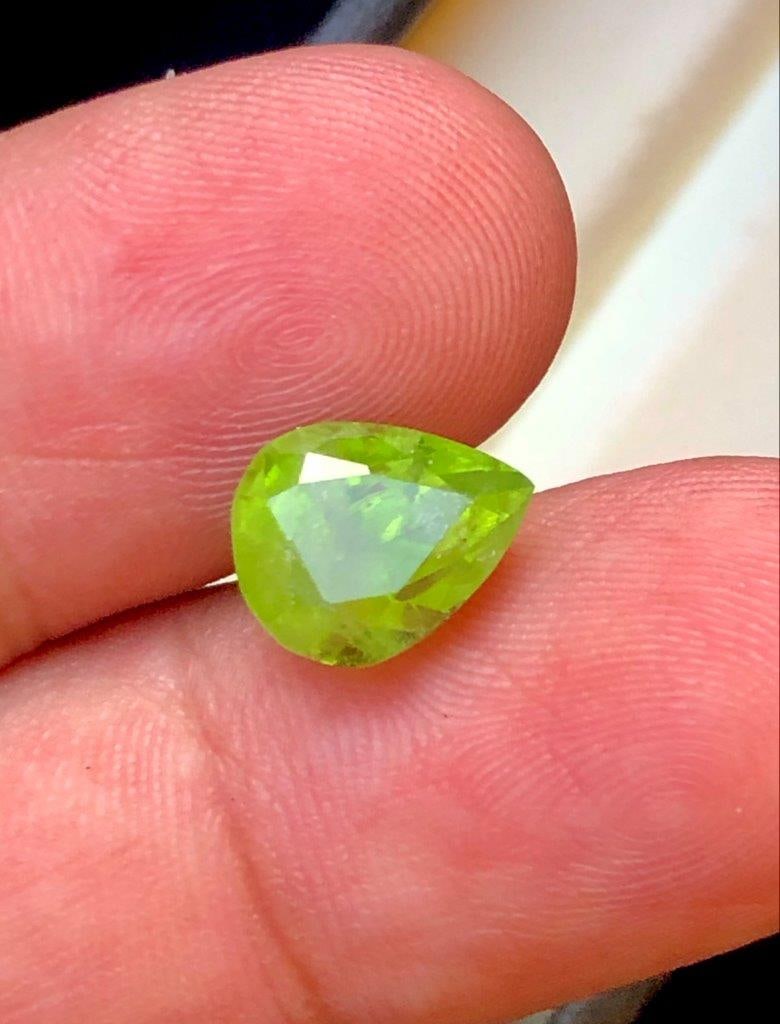 4.10 CARATS NATURAL PERIDOT GEMSTONE - 12X8X7 mm: 4.10 CARATS NATURAL PERIDOT GEMSTONE - 12X8X7 mm Shipping: