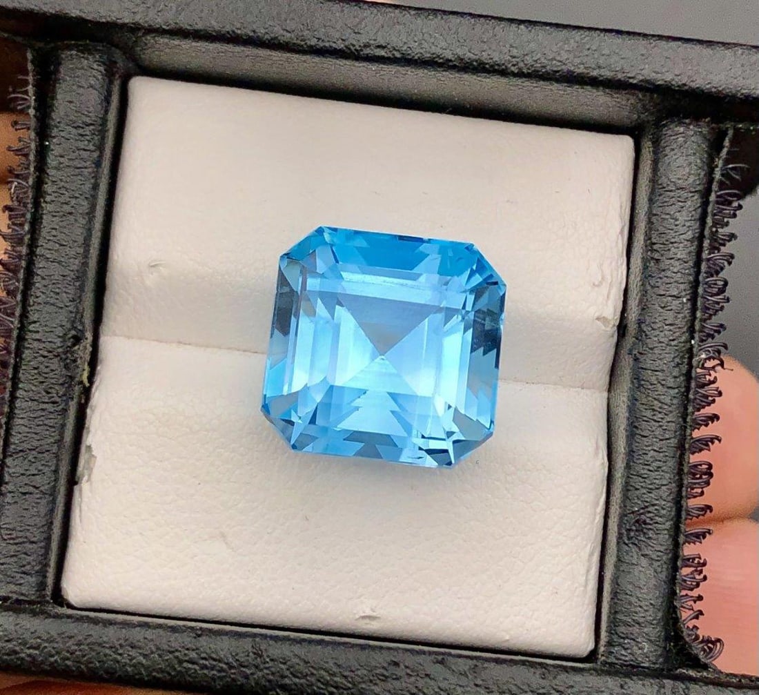 17.50 Carats Asscher Cut AAA Quality Swiss Blue Topaz - 13X13X11 mm: 17.50 Carats Asscher Cut AAA Quality Swiss Blue Topaz - 13X13X11 mmShipping Rate: $15.00 .shipping rates are determined by Parcel weight and destination.Combined shipping: We offer combine shipping on