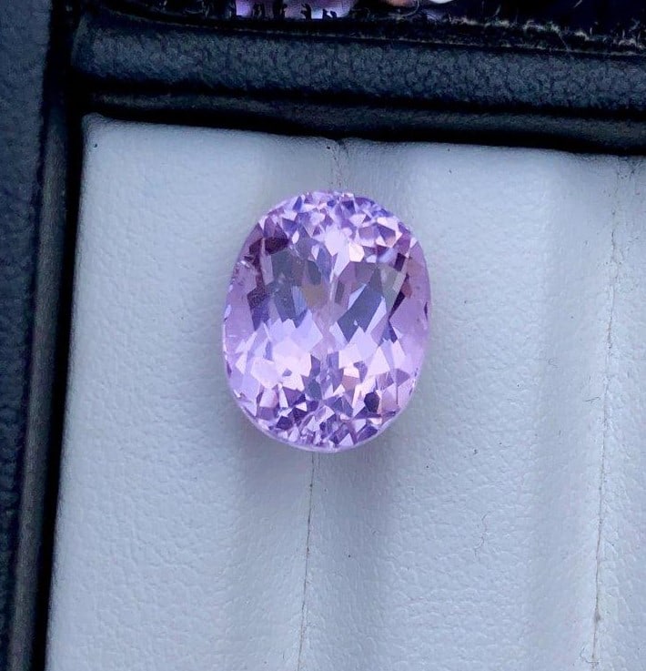 9.70 Carats Amazing Natural Pink Kunzite - 14X10X10 mm: 9.70 Carats Amazing Natural Pink Kunzite - 14X10X10 mmShipping Rate: $15.00 .shipping rates are determined by Parcel weight and destination.Combined shipping: We offer combine shipping on multiple ite