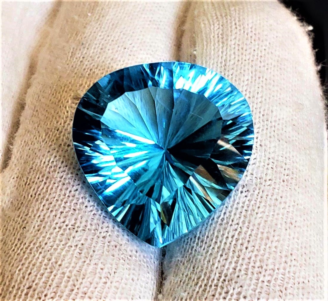 Laser Cut Swiss Blue Topaz - 35.5 Carats: Laser Cut Swiss Blue Topaz - 35.5 Carats - 20X20X14.5 mmShipping Rate: $15.00 .shipping rates are determined by Parcel weight and destination.Combined shipping: We offer combine shipping on multiple i