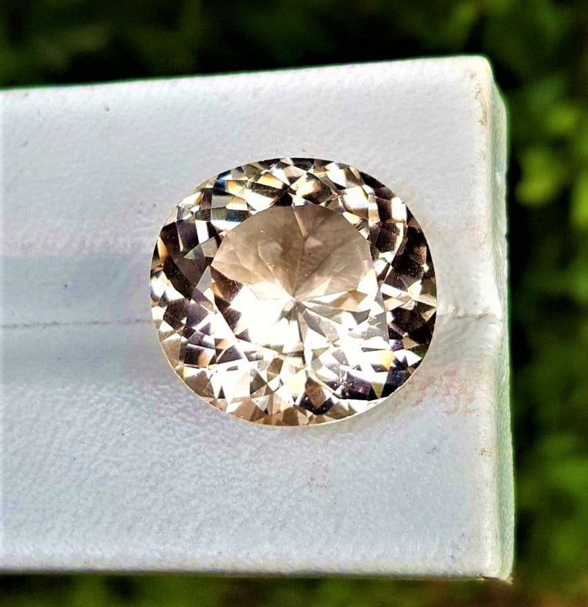 Natural Loose Golden Topaz Stone - 27.90 Carats: Natural Loose Golden Topaz Stone - 27.90 Carats - 19.4X18.5X11.3 mmShipping Rate: $15.00 .shipping rates are determined by Parcel weight and destination.Combined shipping: We offer combine shipping on