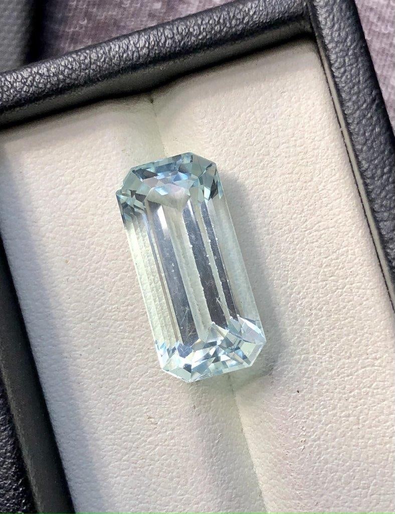 10.85 Carats Beautiful Aquamarine Gemstone 100% Clean - 19X10X8 mm: 10.85 Carats Beautiful Aquamarine Gemstone 100% Clean - 19X10X8 mmShipping Rate: $15.00 .shipping rates are determined by Parcel weight and destination.Combined shipping: We offer combine shipping on