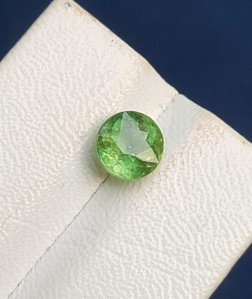 2.90 Carats Eye Clean Round Cut Natural Apatite: 2.90 Carats Eye Clean Round Cut Natural ApatiteShipping Rate: $15.00 .shipping rates are determined by Parcel weight and destination.Combined shipping: We offer combine shipping on multiple items purc