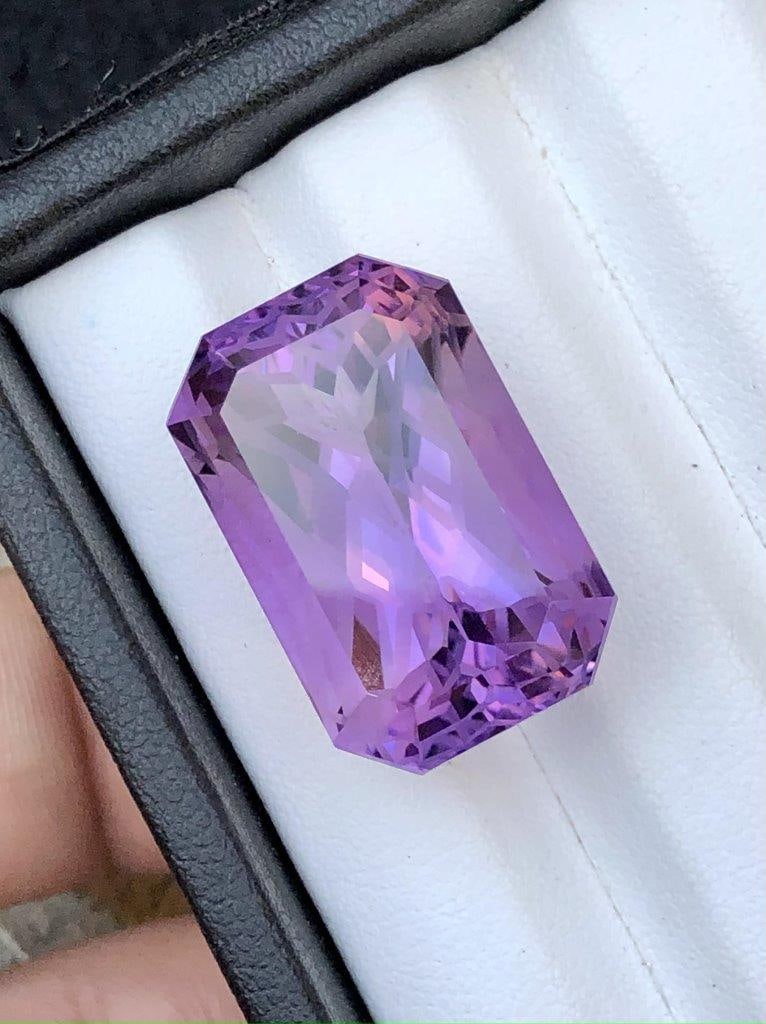 36.35 Carats Flower Cut Natural Amethyst For jewelry - 24X16X14 mm: 36.35 Carats Flower Cut Natural Amethyst For jewelry - 24X16X14 mmShipping Rate: $15.00 .shipping rates are determined by Parcel weight and destination.Combined shipping: We offer combine shipping on